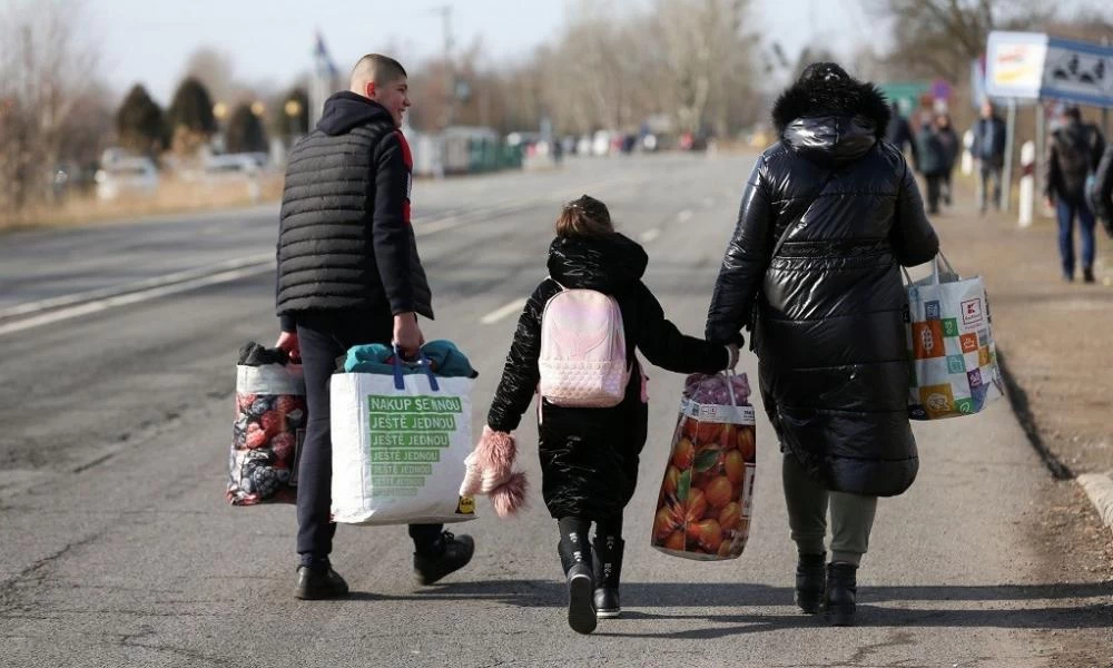 Μηταράκης: Πάνω από 10.000 Ουκρανοί πρόσφυγες έφτασαν στην Ελλάδα